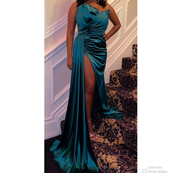 Emerald Green Gown - Picture 3 of 5